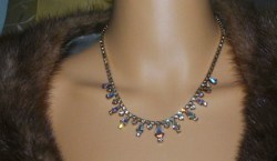 UNMARKED TEARDROP NECKLACE MAIN A